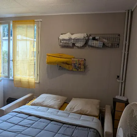 L'orri Des Rives - Cozy Waterfront Retreat Apartment